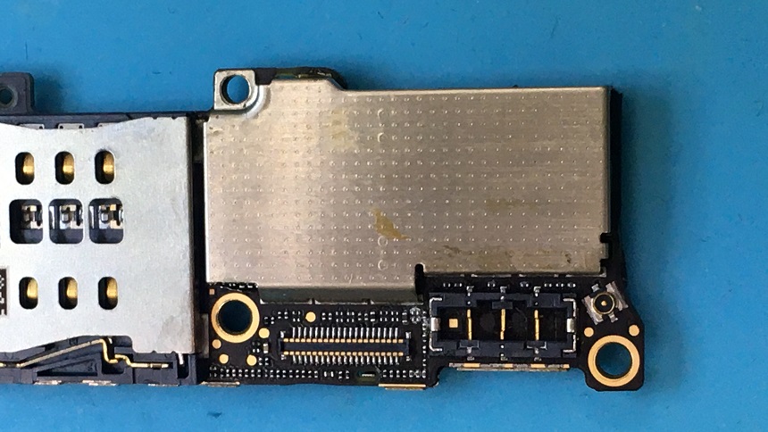 iPhone SE(A1723)自己修理失敗により再起動を繰り返す本体の電源復旧 